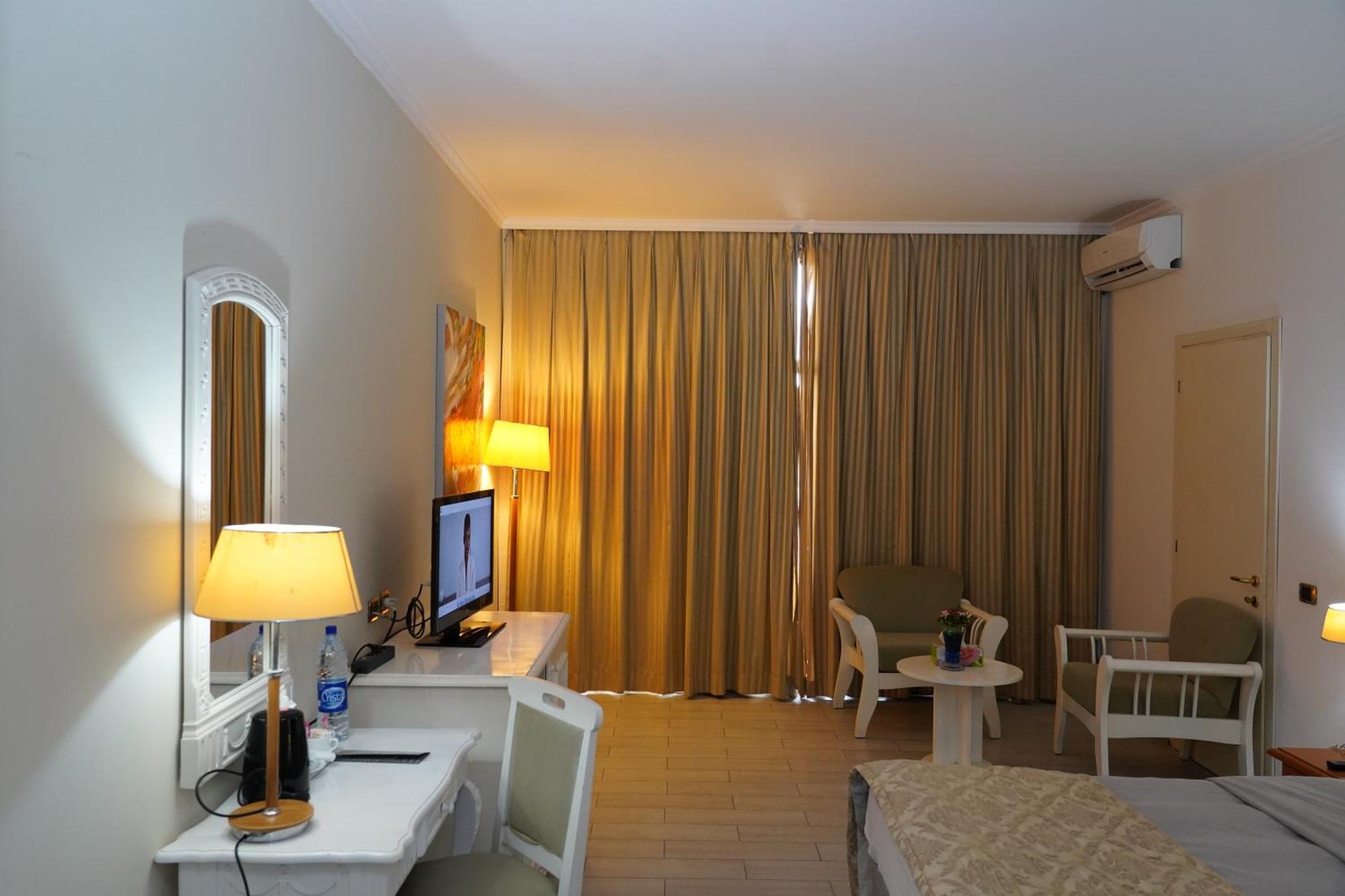 L'Amitie Hotel NʼDjamena エクステリア 写真