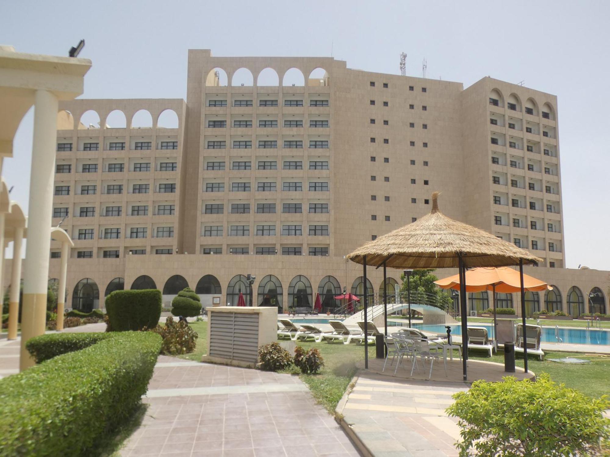 L'Amitie Hotel NʼDjamena エクステリア 写真