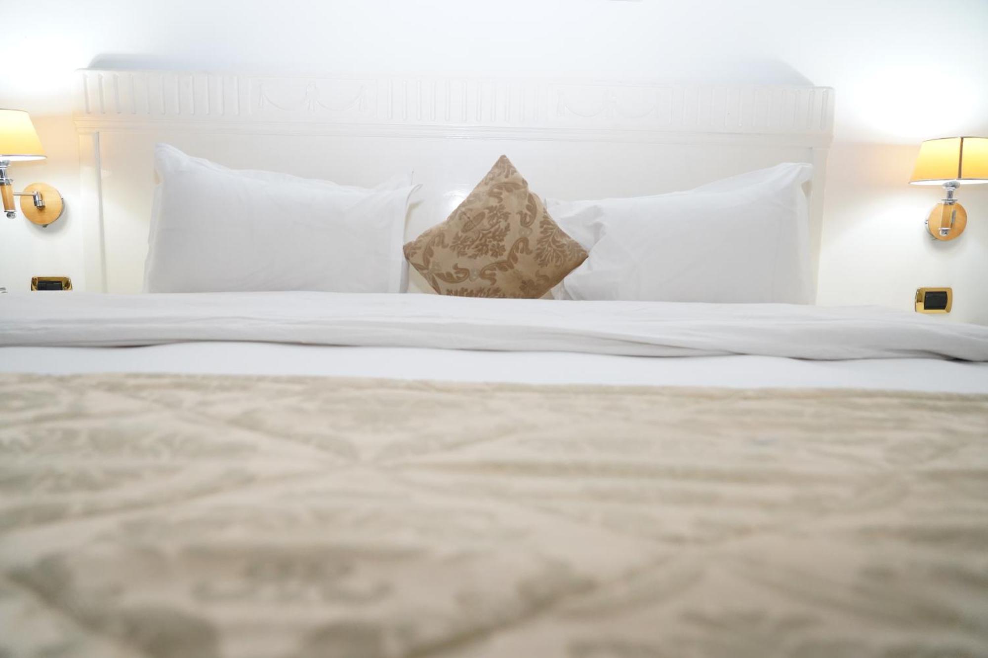 L'Amitie Hotel NʼDjamena エクステリア 写真