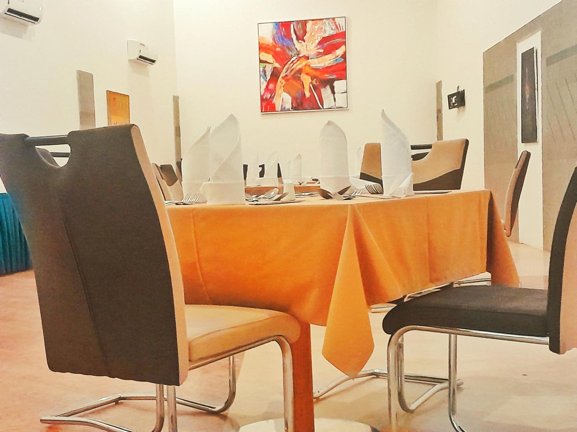 L'Amitie Hotel NʼDjamena エクステリア 写真